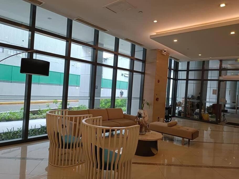 Eastwood High Life - Spectacular View * Manila